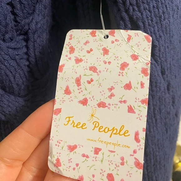 NWT Free People Cable Knit Sweater Navy Blue scooped Neck Ripped Cuff Size XS/S - Picture 12 of 15